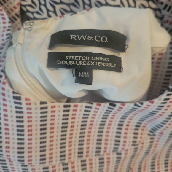 Flirty and flattering business casual dress, size M, pockets, graphic design - Picture 4 of 5